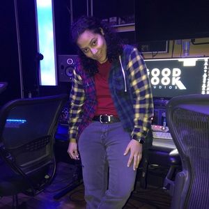 Meet your Posher, Telayia